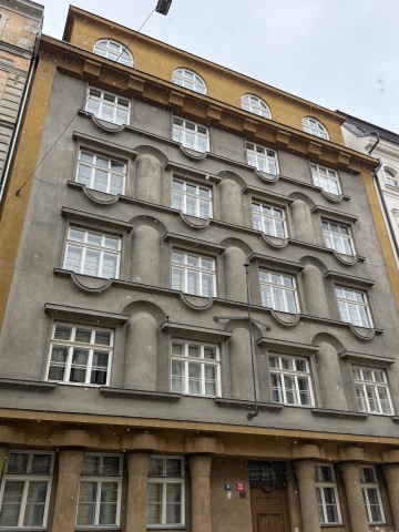 Rondokubistický dům učitelského družstva v Kamenické ulici na pražské Letné