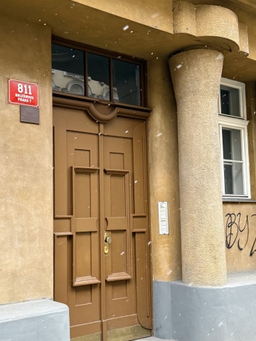 Prvorepubliková rondokubistická architektura v Kamenické ulici v Praze 7