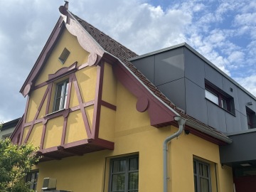 Původní architektura a novodobé přístavby v zahradní kolonii Domov na Žižkově