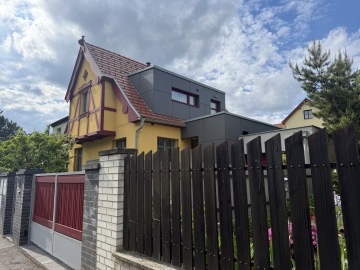 Hra s hloubkou fasády a geometrické prvky národního stylu na Žižkově