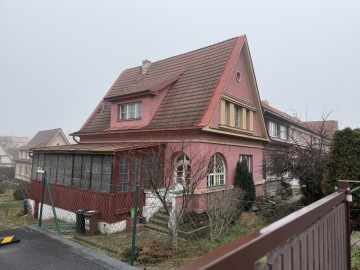 Prvorepubliková architektura a levné nájemní domy od F. A. Libry v Praze 10