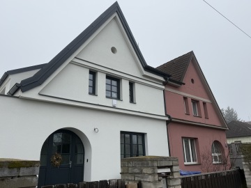 Typický dvojdomek v Kolonii Svobody mezi ulicemi Na Vrších a Pod Altánem