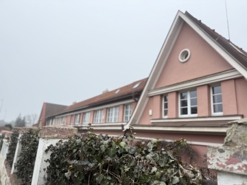 Prvorepublikový obytný šestidomek od architekta F. A. Libry ve Strašnicích