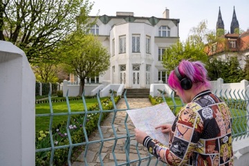 Přední fasáda kubistické Kovařovicovy vily od architekta Josefa Chochola pod Vyšehradem