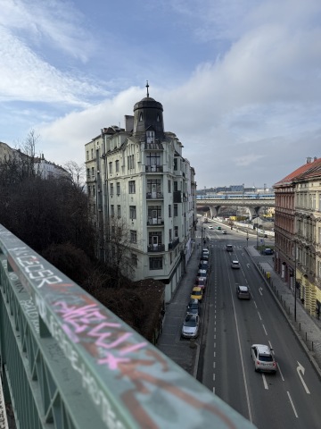 Kubistický dům Žehlička na trojúhelníkovém pozemku na Žižkově